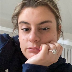 Meet your Posher, Beatriz